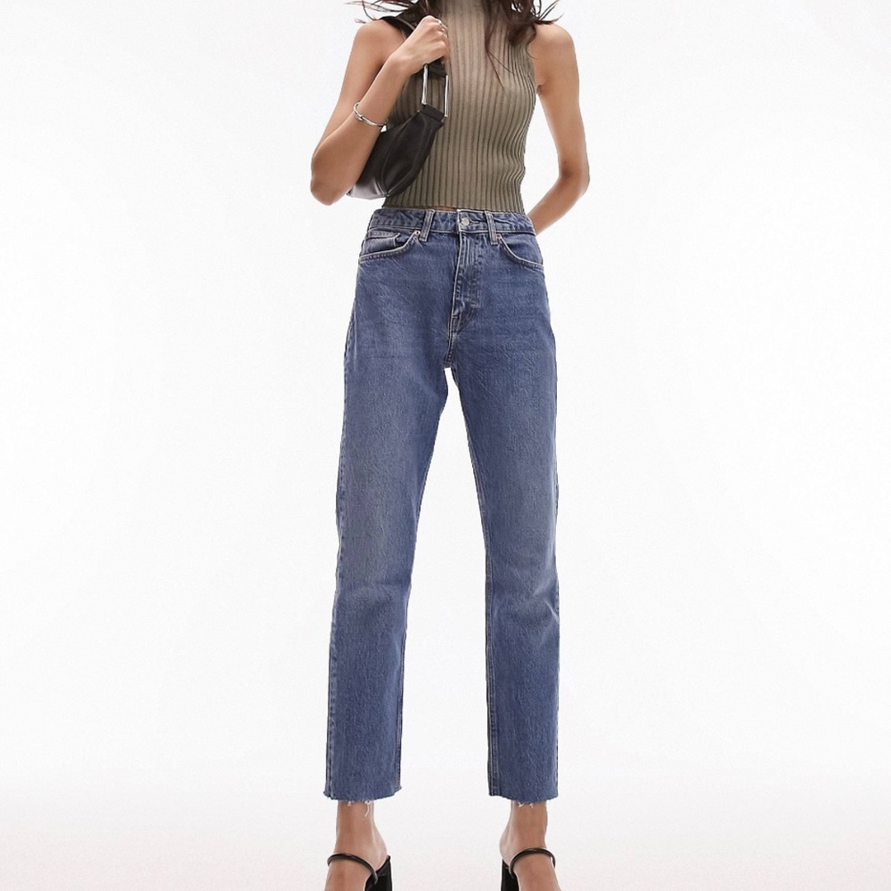 TOPSHOP | 👖Mid rise straight jeans with raw hem in mid blue